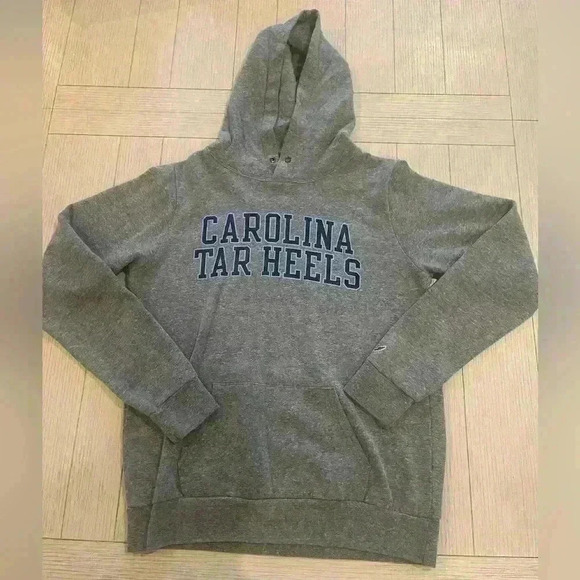 Grey Carolina Tar Heels sweatshirt in great condition size medium - Picture 1 of 4